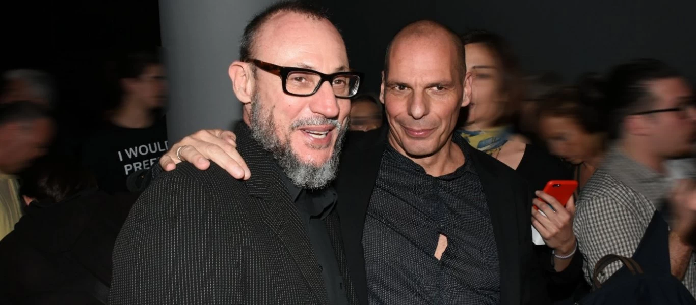 Έδωσε παράσταση ο Κλέων Γρηγοριάδης: Φώναζε στο βήμα της Βουλής «Παραδίνομαι, παραδίνομαι…» (βίντεο)